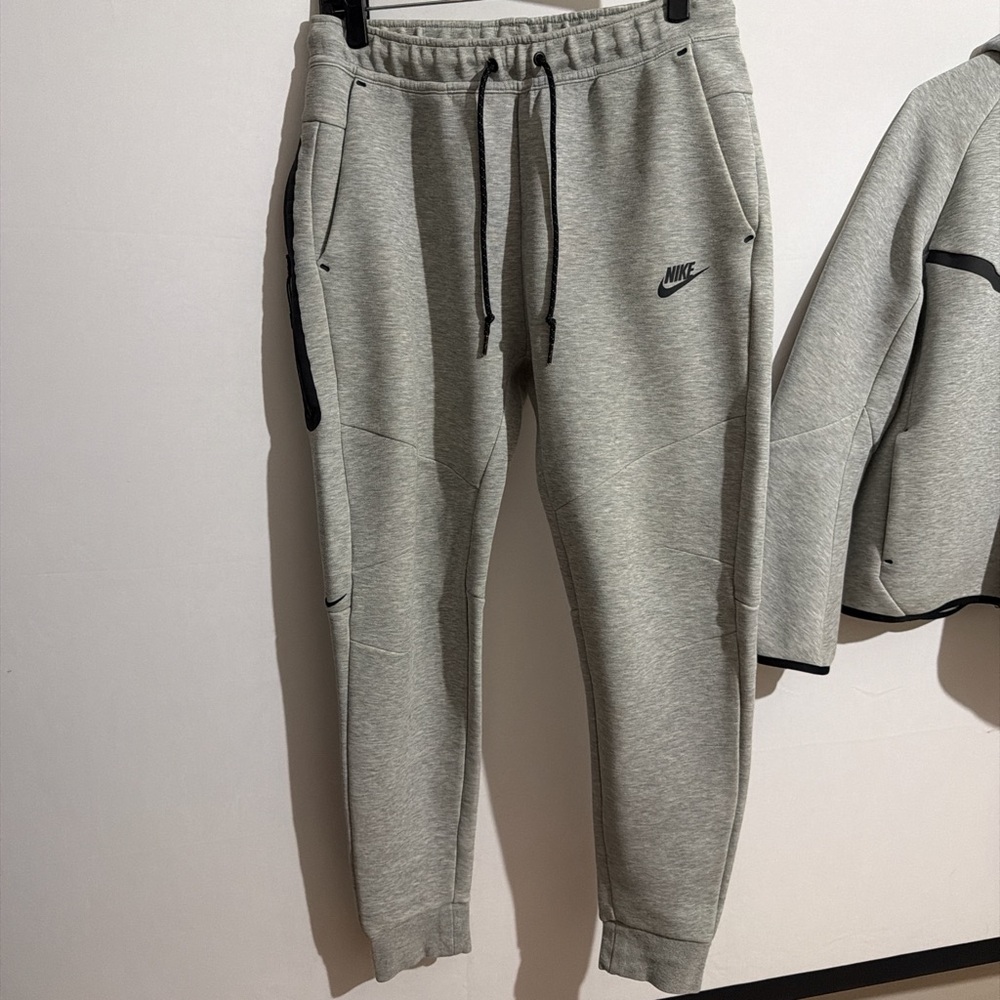 Nike Men's Light Gray Joggers
